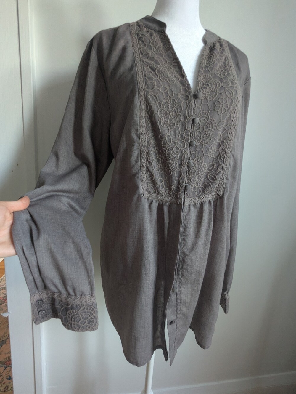 Coldwater Creek Long Lightweight Embroidered Lace Tunic Blouse In Taupe 14/16